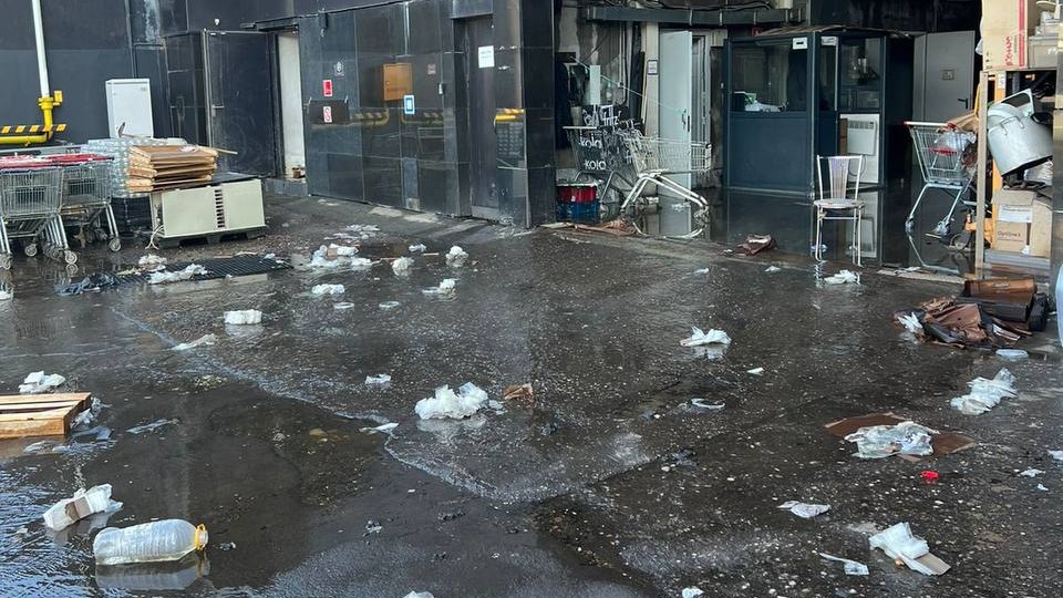 Появились кадры с места ЧП в торговом центре «Времена года» в Москве