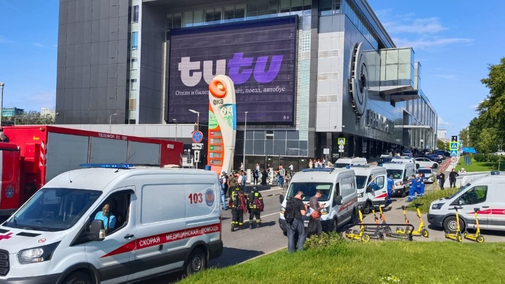 Четыре человека погибли из-за прорыва трубы в ТЦ «Времена года». Кто виноват в трагедии и что им грозит