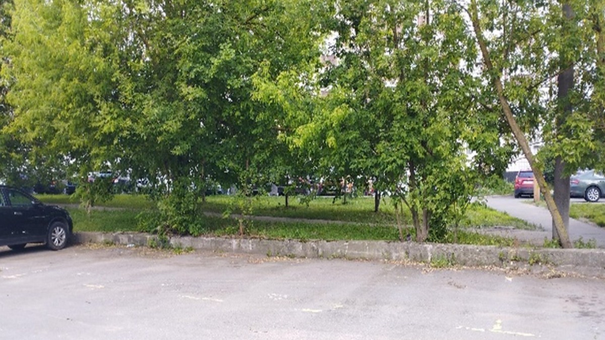 На Сельскохозяйственной улице появилась общедоступная парковка на 100 машино-мест