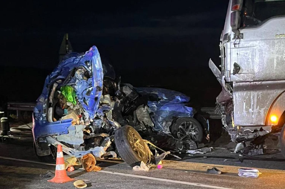 Пьяный водитель тягача вытолкнул иномарку под колеса грузовика на трассе «Сибирь»