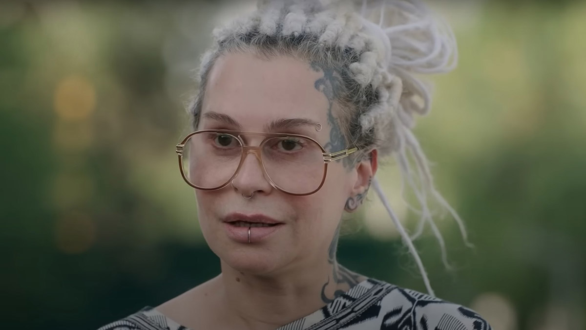 Психиатр Шуров назвал диагноз Наргиз после сделанной ею татуировки Бандеры*