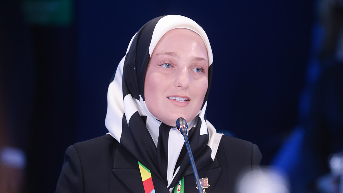 Путин объявил благодарность дочери Кадырова