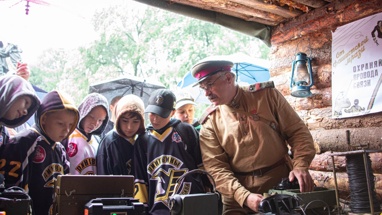 Юные хоккеисты поучаствовали в программе Музея Победы в парке на Поклонной горе