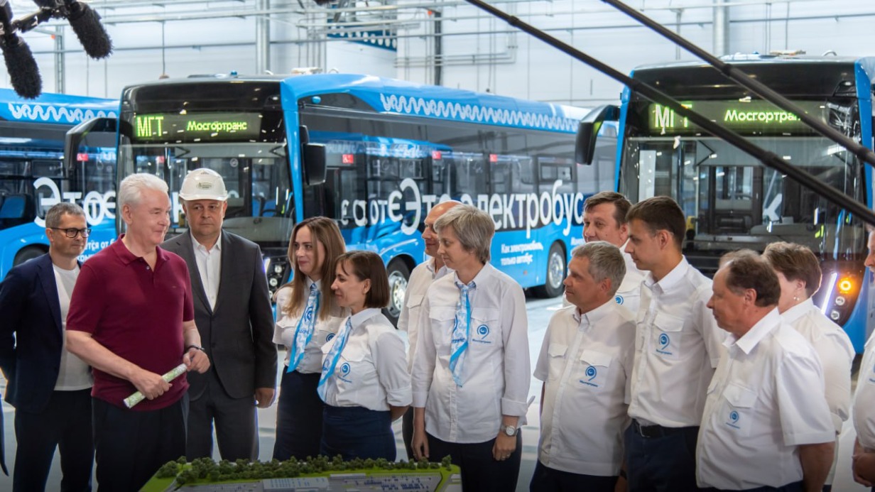 Сергей Собянин поздравил сотрудников «Мосгортранса» с 65-летием организации