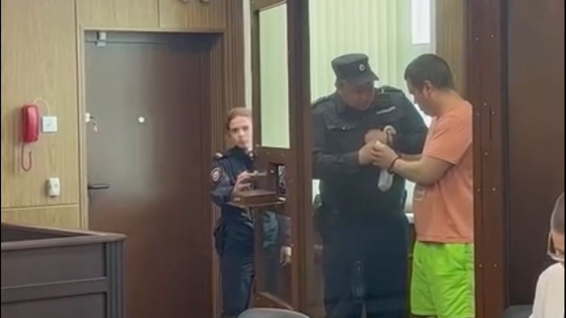 Пьяный мужчина избил посетителя московского клуба в центре столицы