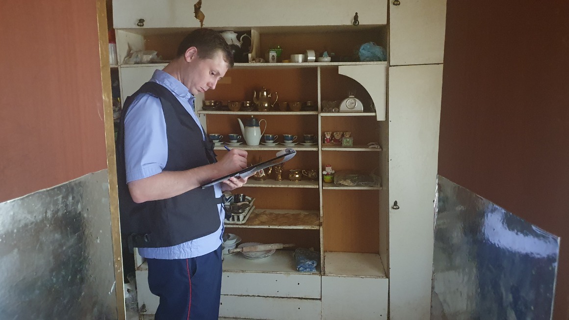 Решетки и грязь: появилось видео из дома под Челябинском, где маньяк 14 лет удерживал женщину