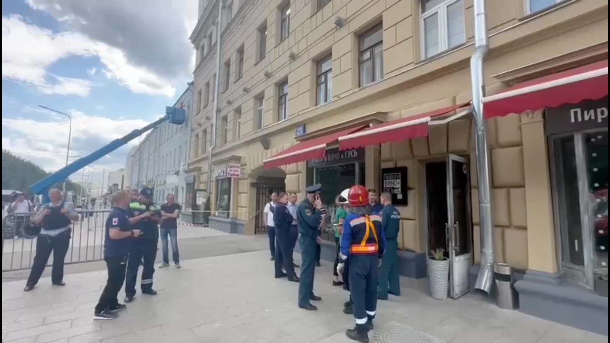 Появилось видео с места пожара в ресторане на Цветном бульваре