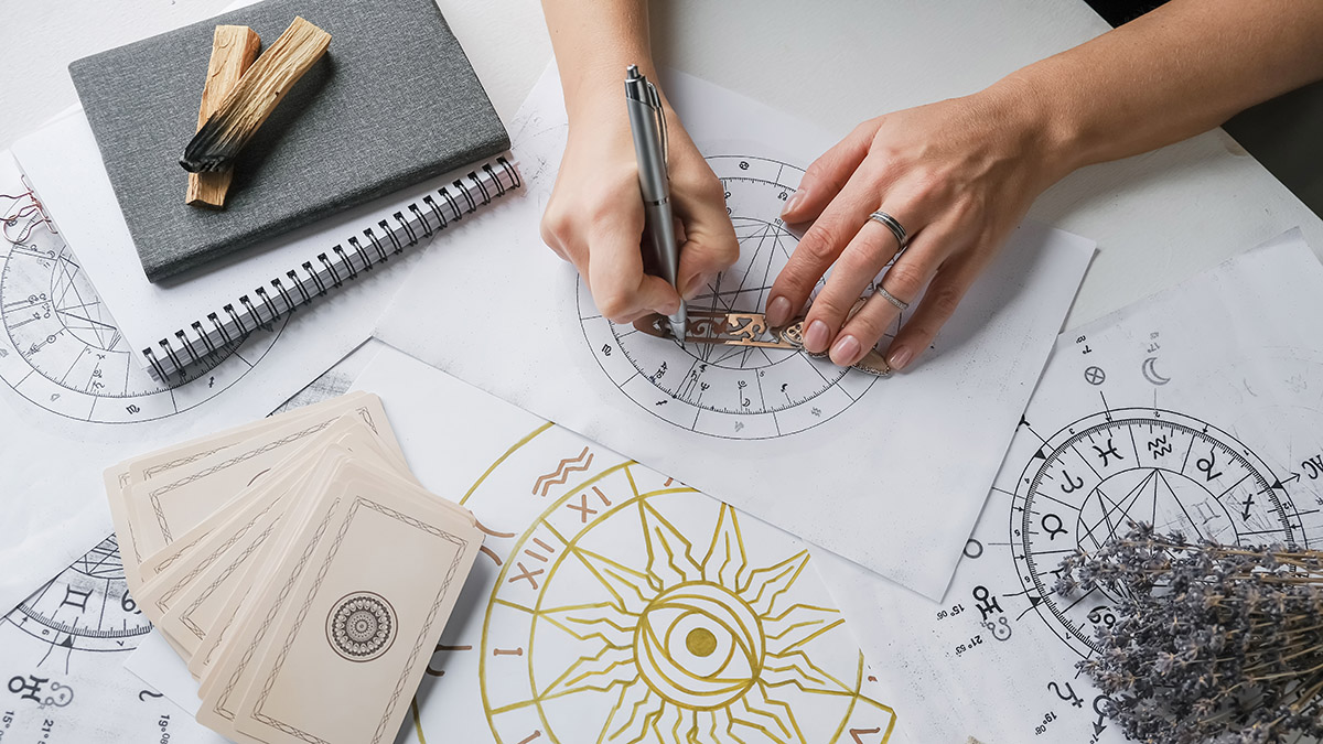 Астрологи рассказали, какие знаки зодиака являются самыми умными