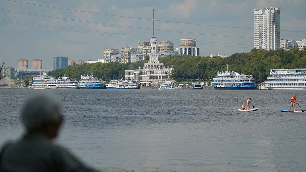Флешмоб «Гордость России» прошел на Северном речном вокзале