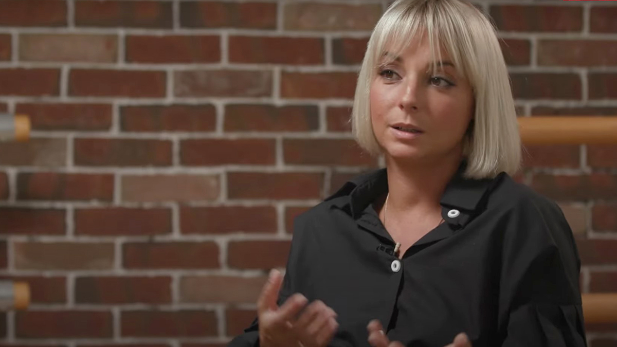 Mash: Актриса Сагалова подала в суд на московский театр на Мельникова