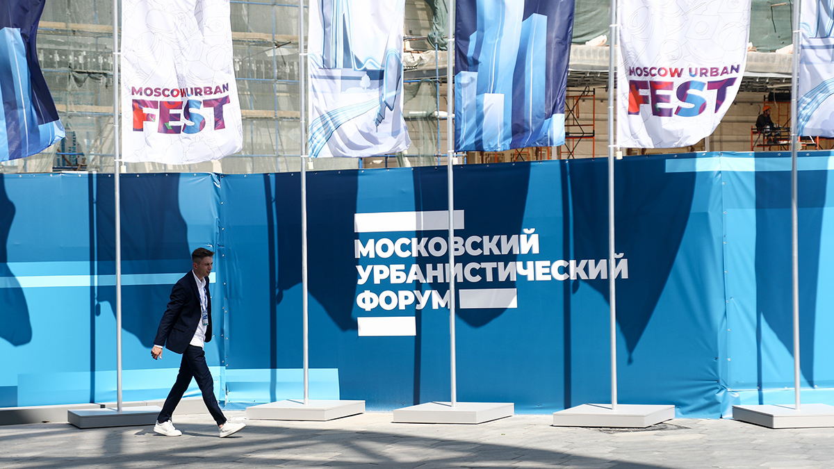 На «Станции Манеж» Мосурбанфорума юных гостей встретят Чебурашка, Карлсон и другие герои мультфильмов