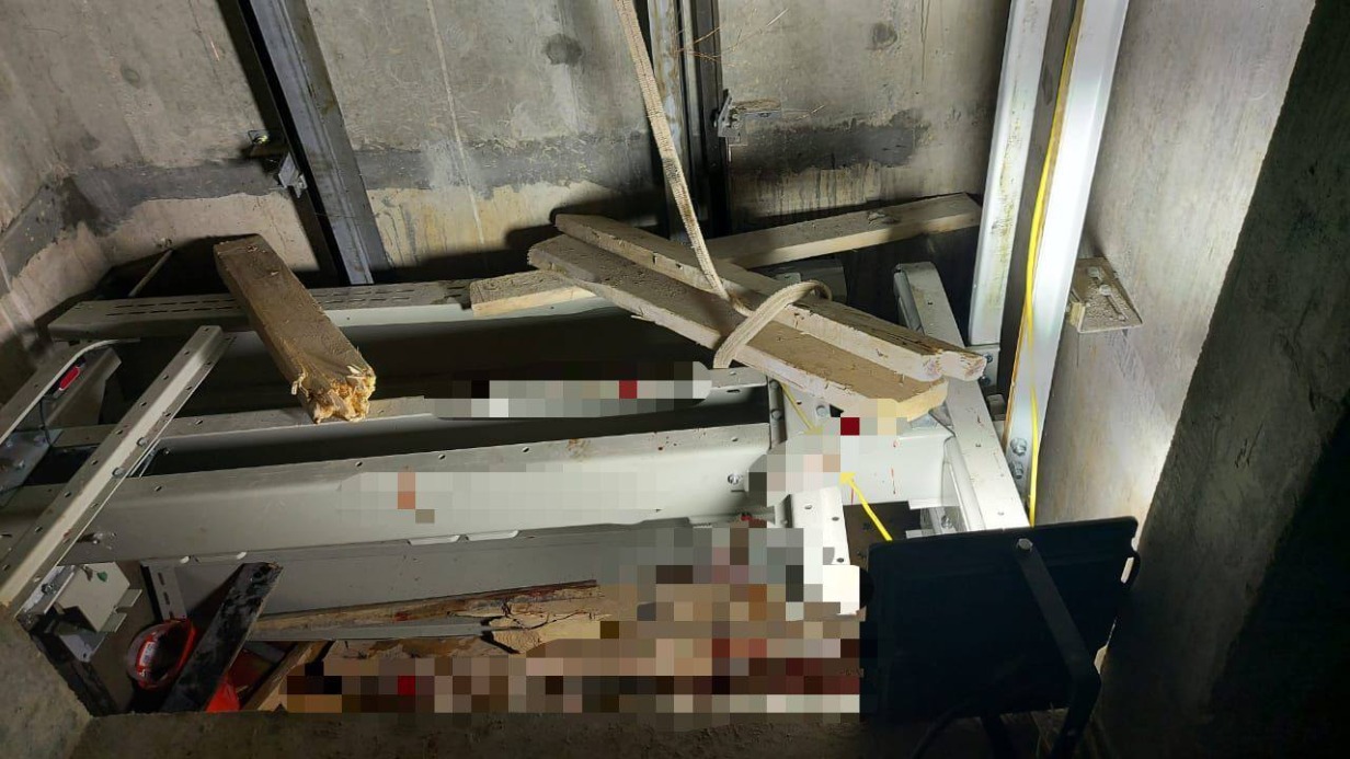 Рабочий погиб при падении в шахту лифта на юго-западе Москвы