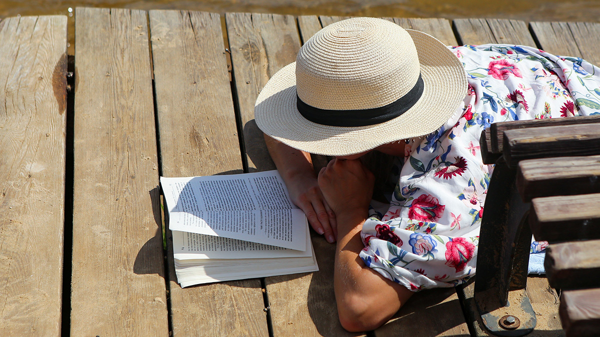 Врач Неронов назвал признаки перегрева во время пляжного отдыха 