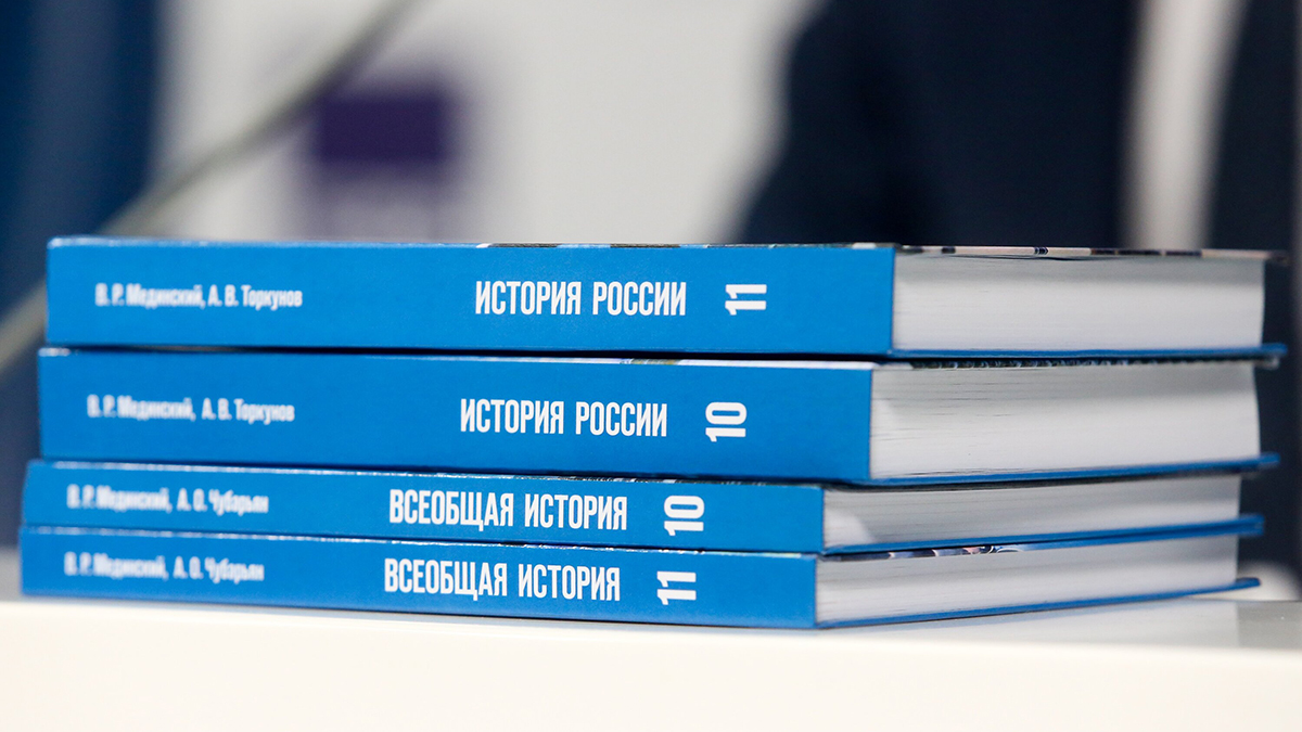 ФАС получила поддержку от суда в деле о повышении цен на школьные учебники