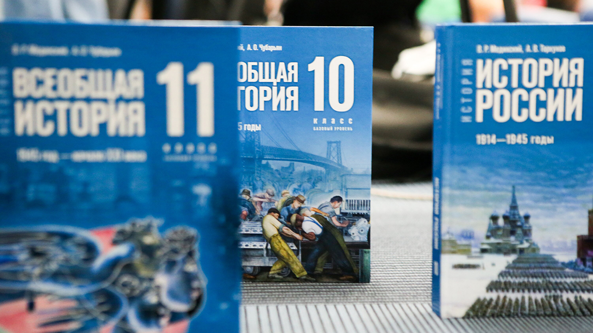 Мединский: Фреску ООН уберут с обложки учебников по истории