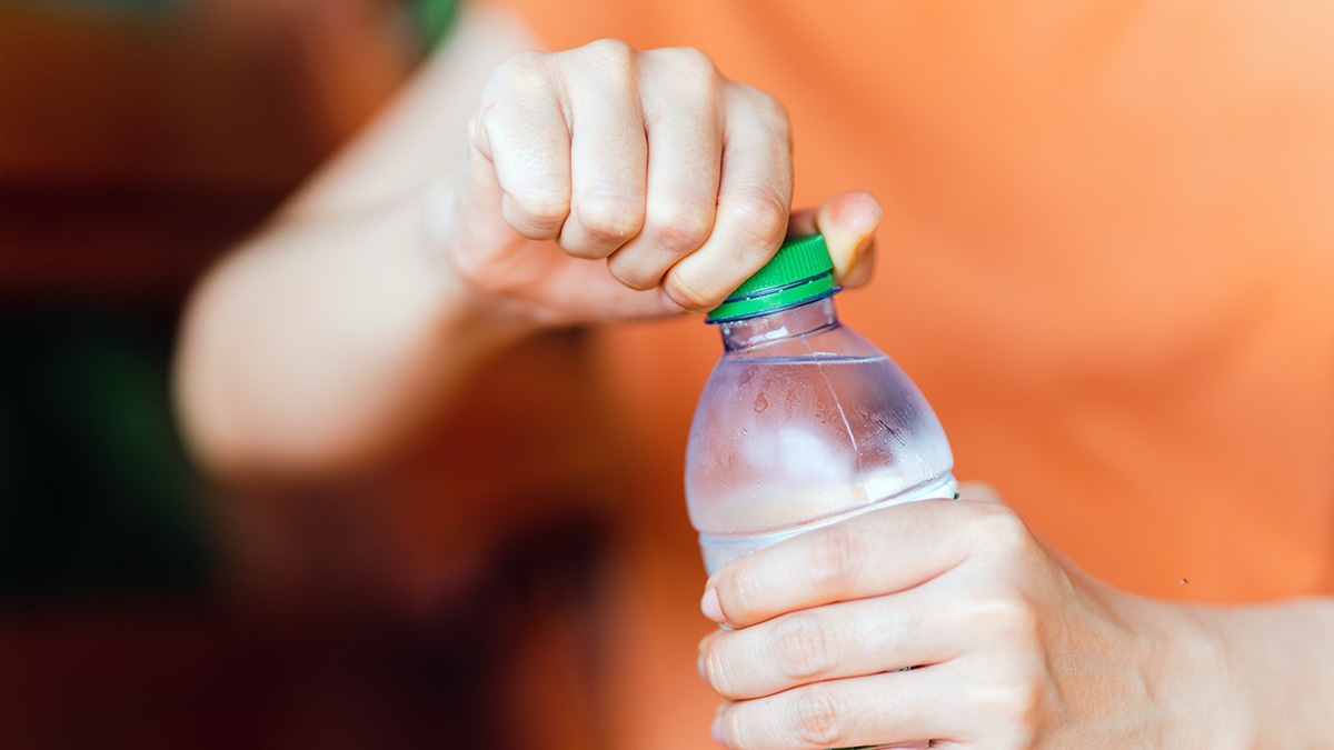 Какой вред здоровью причиняет магазинная вода из пластиковых бутылок