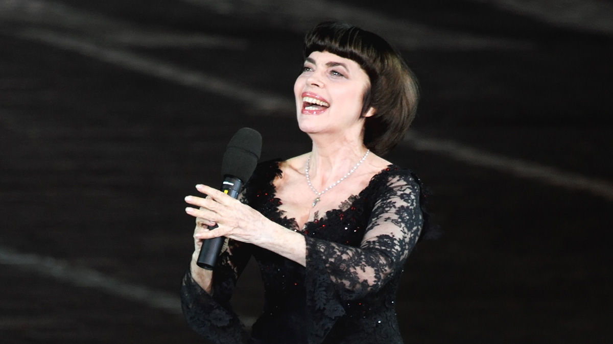 Мирей Матье заявила, что не хочет выступать на Украине