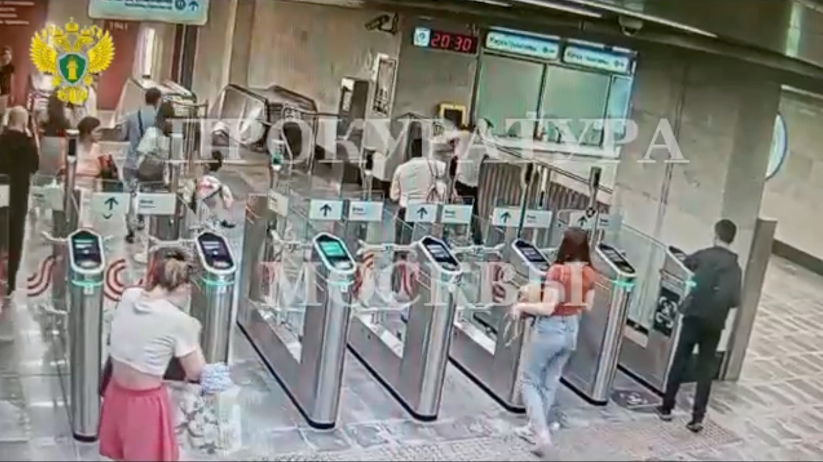 В московском метро «заяц» избил пассажира, за которым он попытался пройти