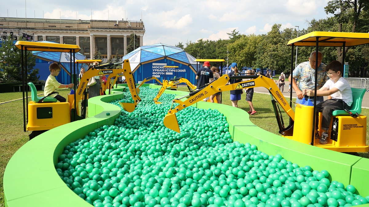 Уроки анимации, мини-экскаваторы и настоящие метропоезда: что понравится ребенку на Мосурбанфоруме