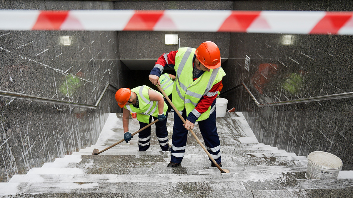 Столичные дороги и тротуары промоют специальным шампунем