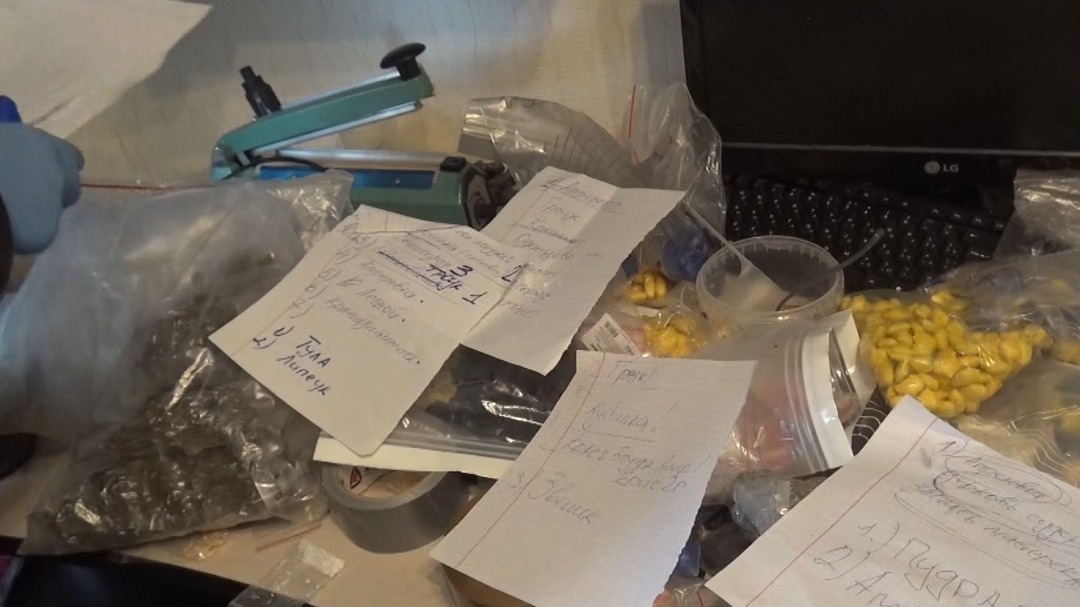 Житель Подмосковья организовал склад наркотиков в своей квартире