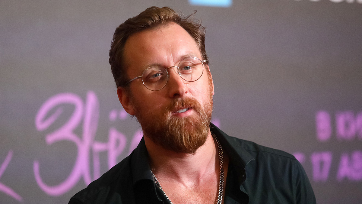 Актер Данила Якушев рассказал о браке с супругой, которая моложе его на 21 год