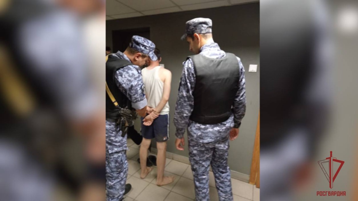 Мужчина с ножом ограбил подростка в Новой Москве