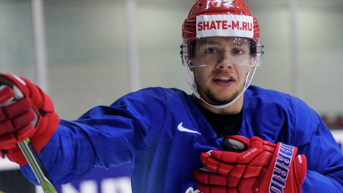 Хоккеиста Панарина оштрафовали за стрельбу в неположенном месте