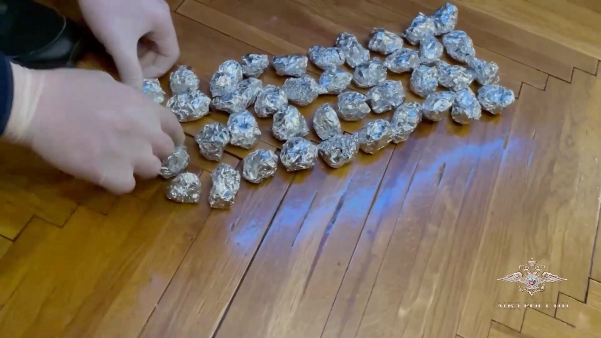 Группа злоумышленников организовала крупную плантацию конопли в Москве