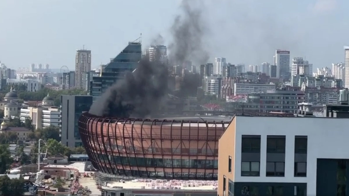 Строящаяся УГМК-арена загорелась в Екатеринбурге