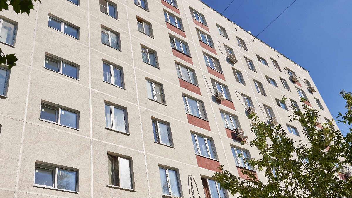 Капремонт фасада дома 1966 года постройки в Рязанском районе завершится в 2023 году