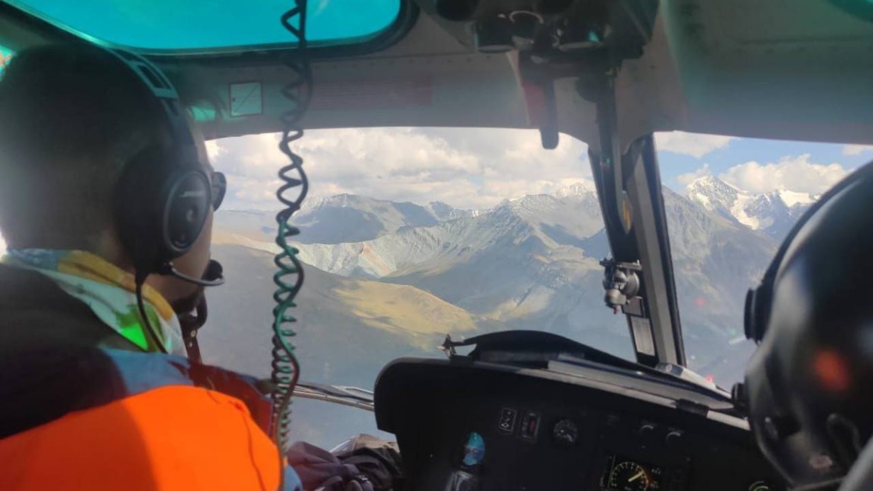 МЧС России эвакуировало туриста с ледника перевала Делоне