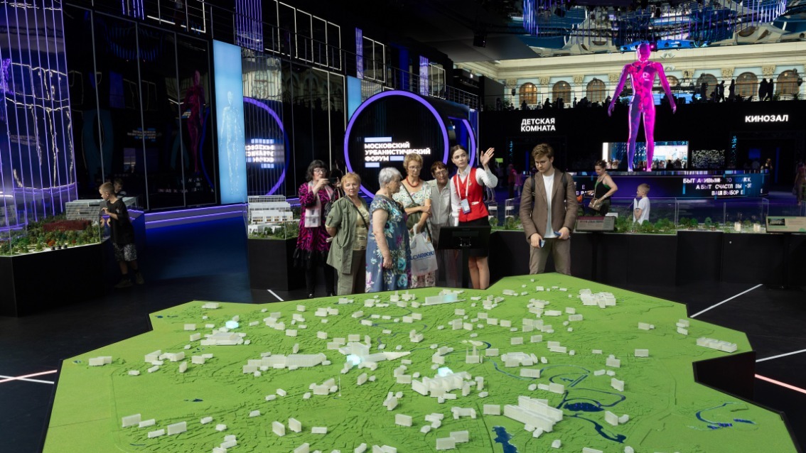 На проходящем в столице Московском урбанистическом форуме гости могут узнать о проектах экологического развития территорий города и будущем одного из крупнейших мегаполисов мира