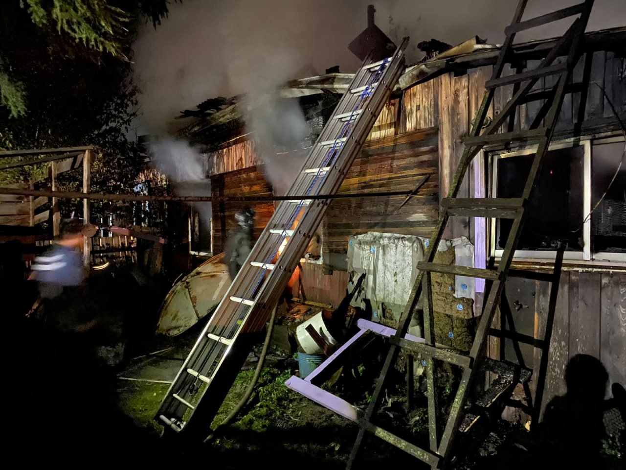 Семья с трехлетним ребенком погибла в пожаре в селе Амурской области