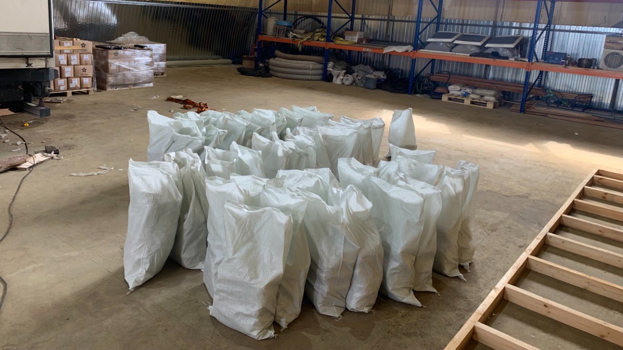 Таможенники остановили тягач из Эстонии почти с тонной гашиша