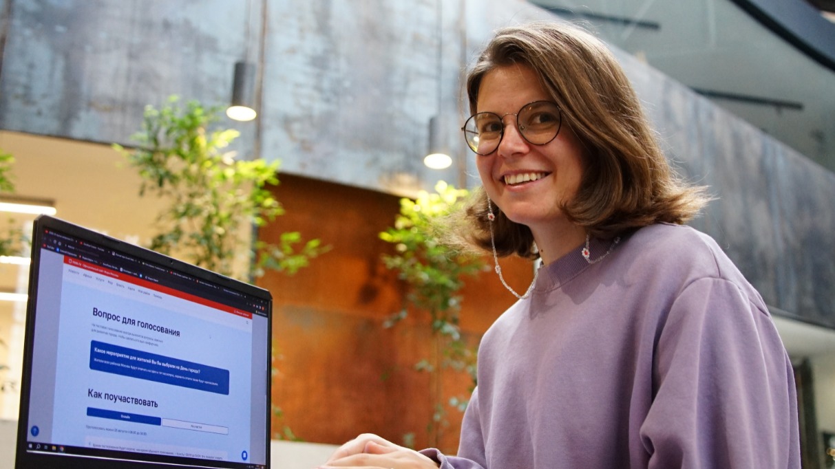 Москвичка Анна Павлова собирается принять участие в тестовом электронном голосовании во время обеденного перерыва