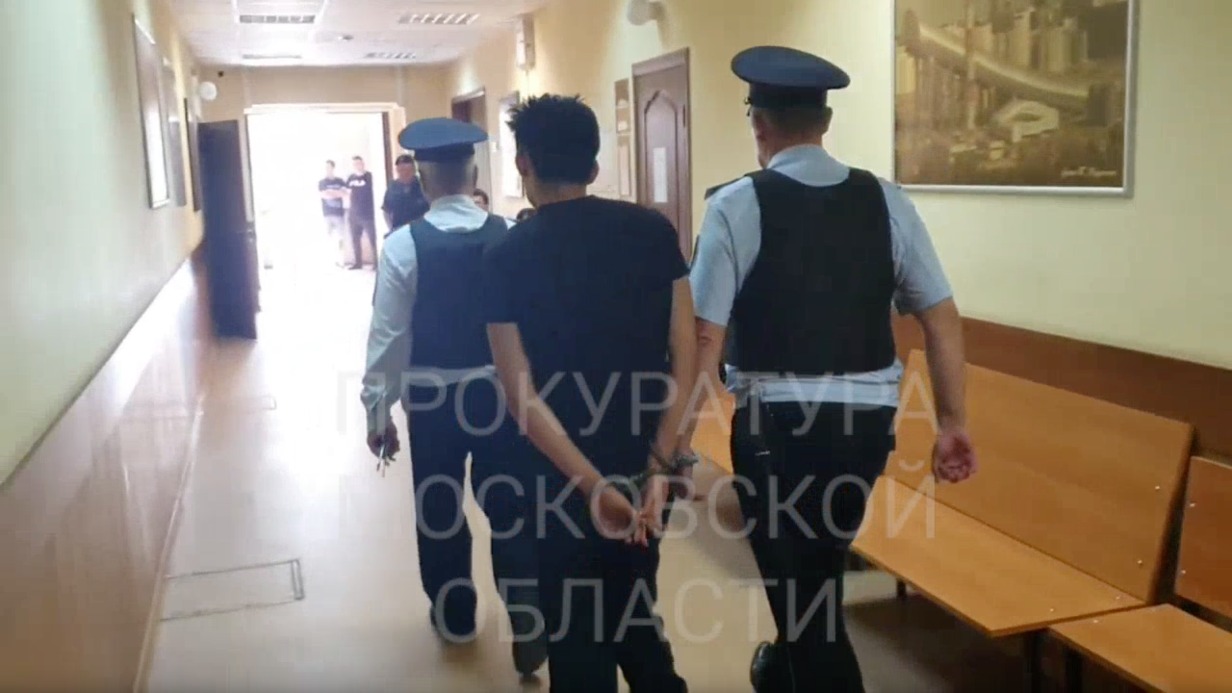 Суд арестовал мужчину, ударившего девушку из-за коротких шорт в Нахабине