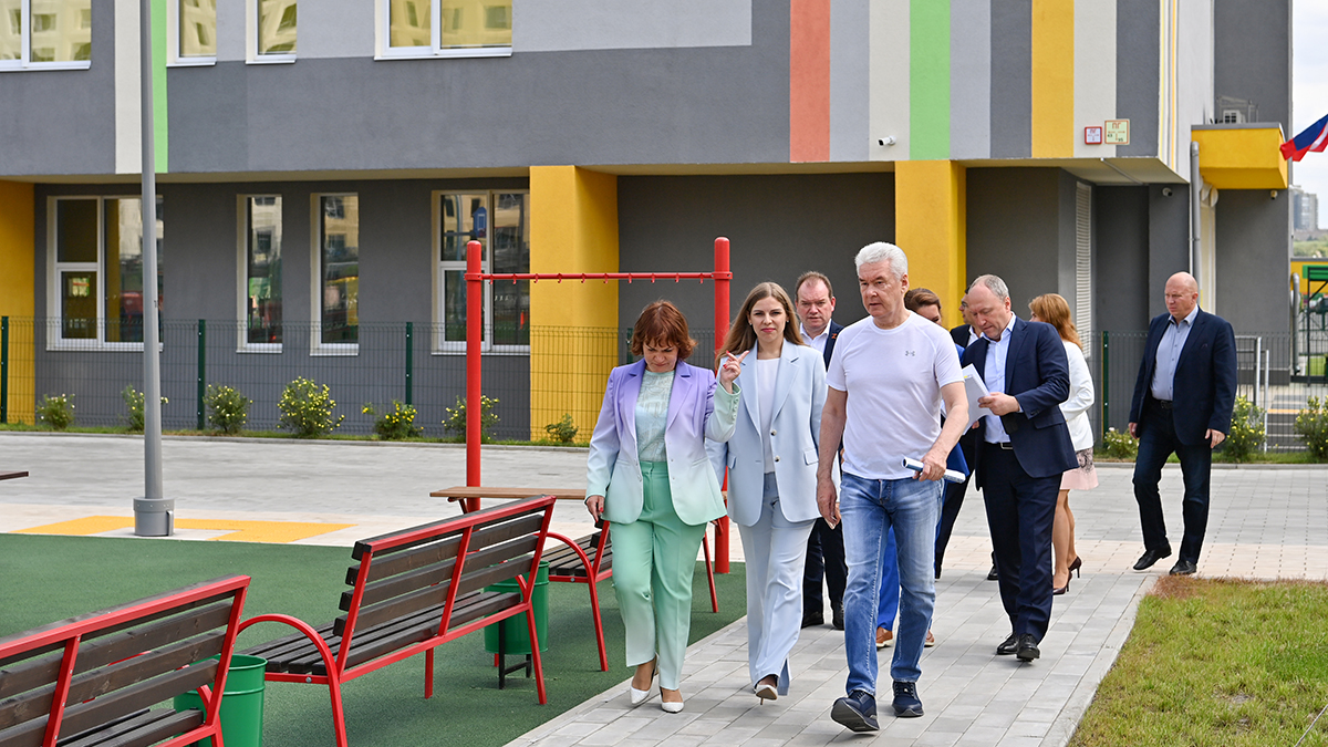 Собянин объявил о завершении строительства школы на Волоколамском шоссе