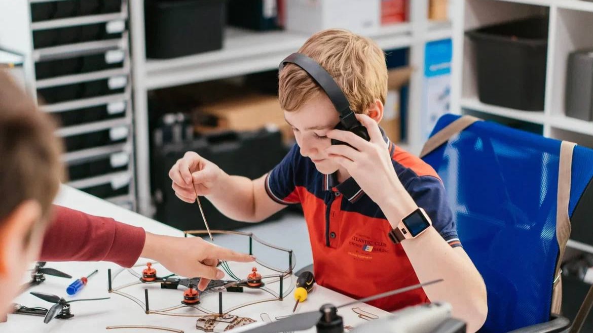 Сергунина пригласила наставников юных инженеров на курсы «Академия робототехники»