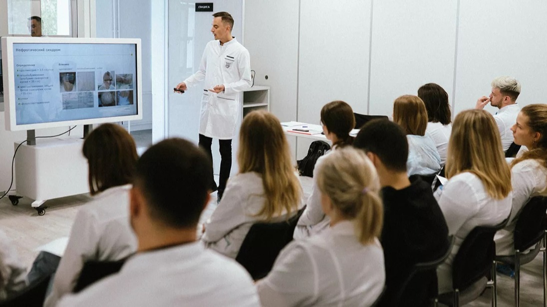 На базе Кадрового центра депздрава запустили новую программу для терапевтов