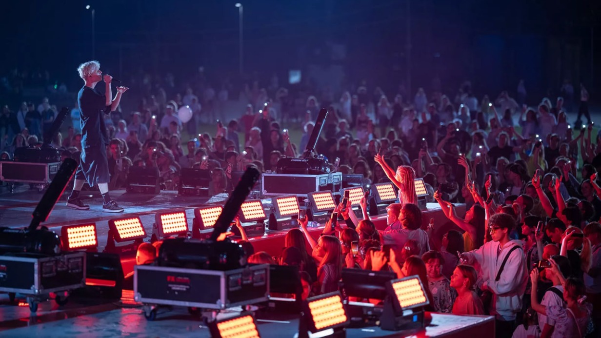 Ольга Бузова, Feduk и диджеи выступят на дискотеке Мосурбанфорума в «Лужниках»