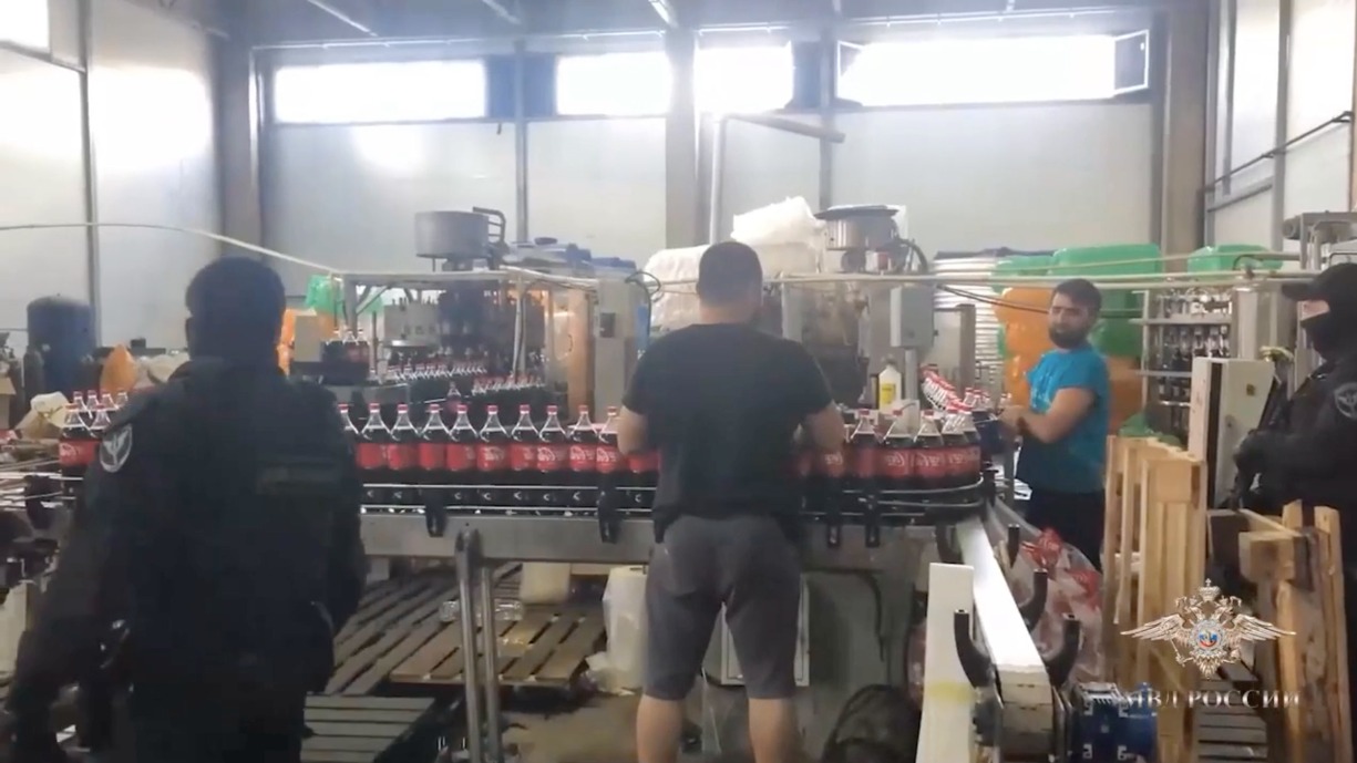 Полиция ликвидировала подпольный цех по производству газировки в Подмосковье