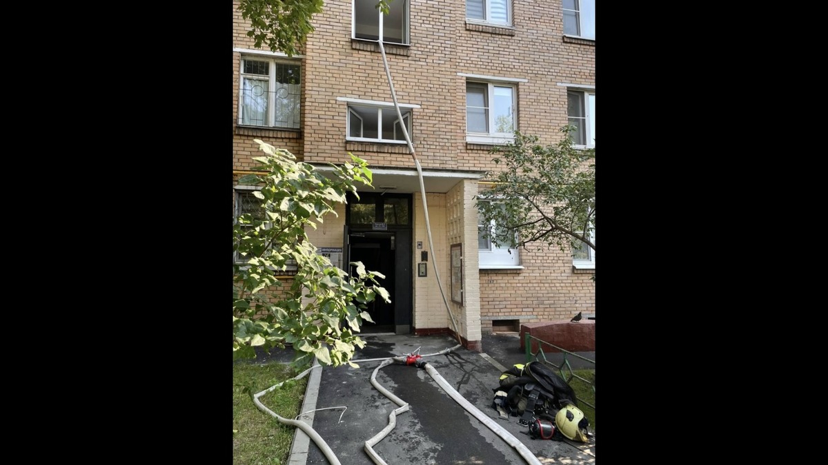 Тело женщины обнаружили после тушения пожара в квартире в центре Москвы