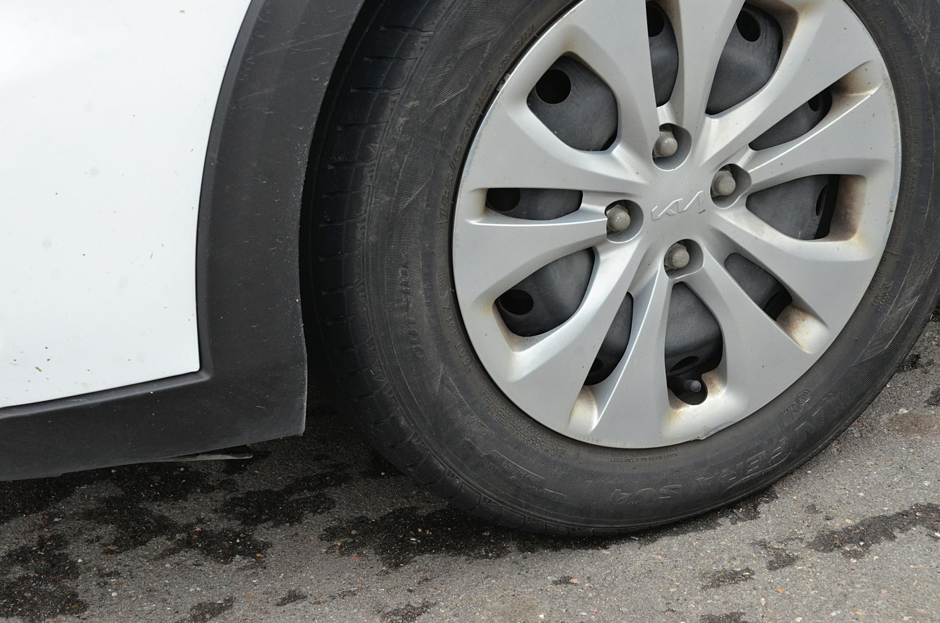 Mash: Примерно 20 машин пострадали при атаке украинского дрона на Энгельс