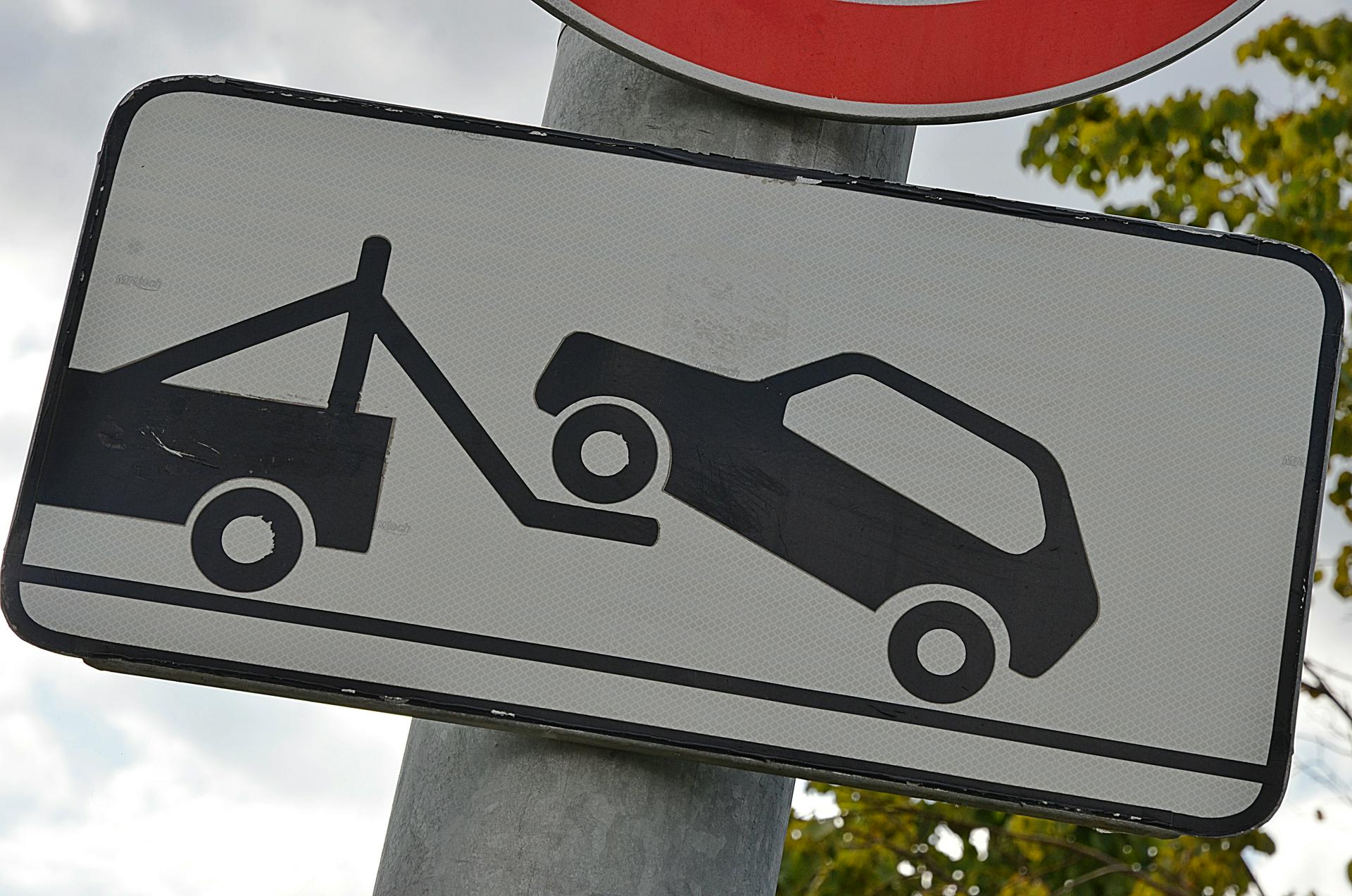 Эвакуаторщик из Уфы дрифтовал на оживленной улице с пассажиром на борту