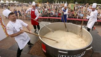 Каша с государева стола: фестиваль «Русское поле» накормит москвичей по-царски