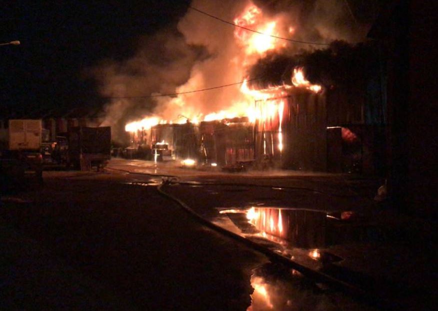 Склад с лакокрасочными изделиями загорелся в Видном на площади 1200 «квадратов»