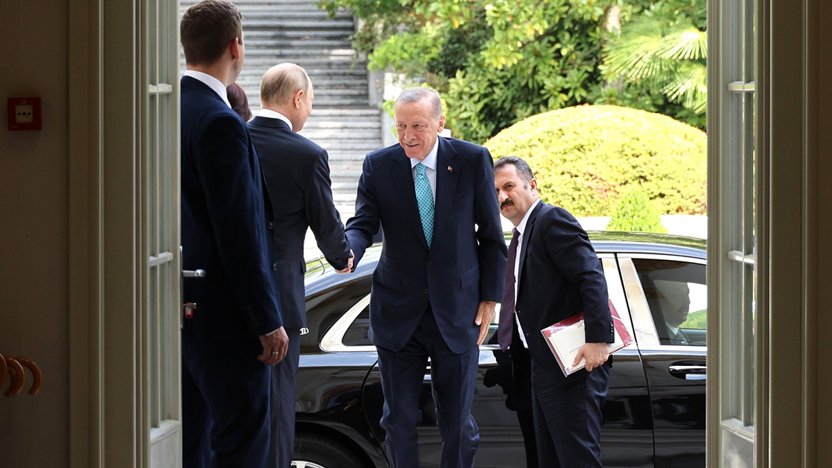 Эрдоган прибыл в Сочи на переговоры с Путиным