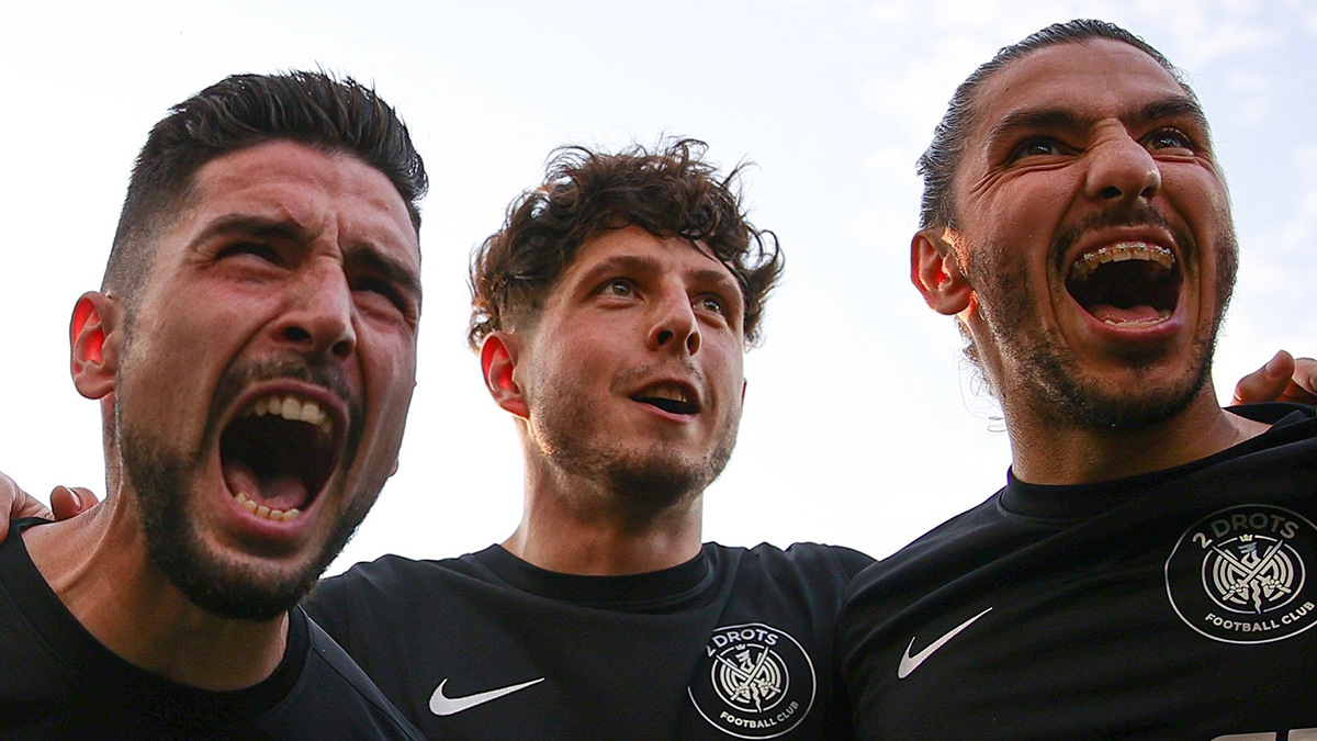 Медийный ФК 2DROTS обыграл кировское «Динамо» в матче на плавучей платформе