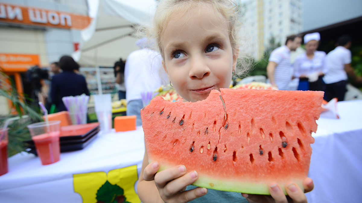 Эксперт Лялина рассказала об опасности арбуза с хлебом